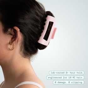 Clip à cheveux Mello moyen rose avec cheveux attachés