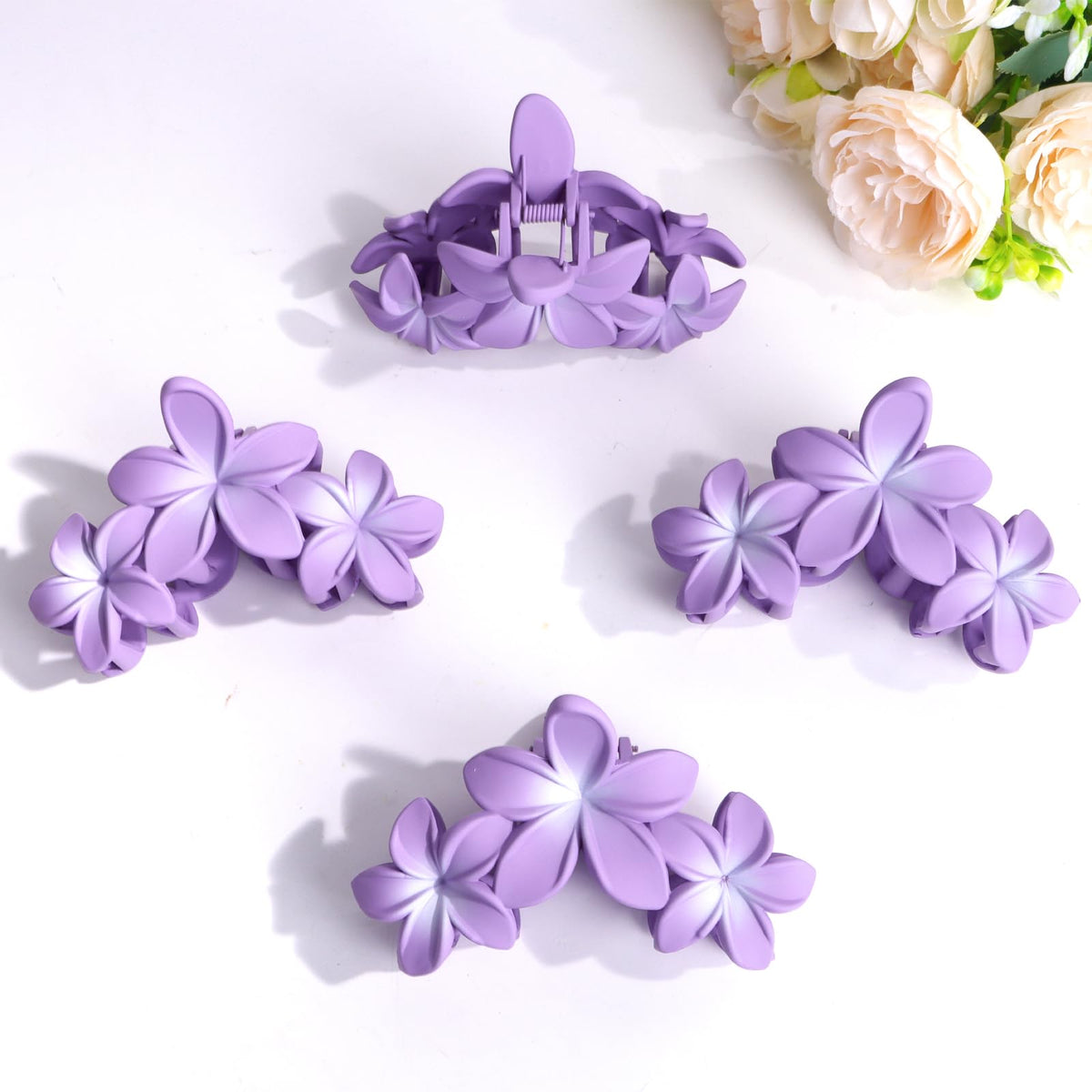 Clips à cheveux ANBALA en forme de fleur sur une table