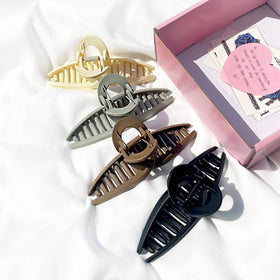 Clips à cheveux FAELBATY en utilisation sur cheveux longs