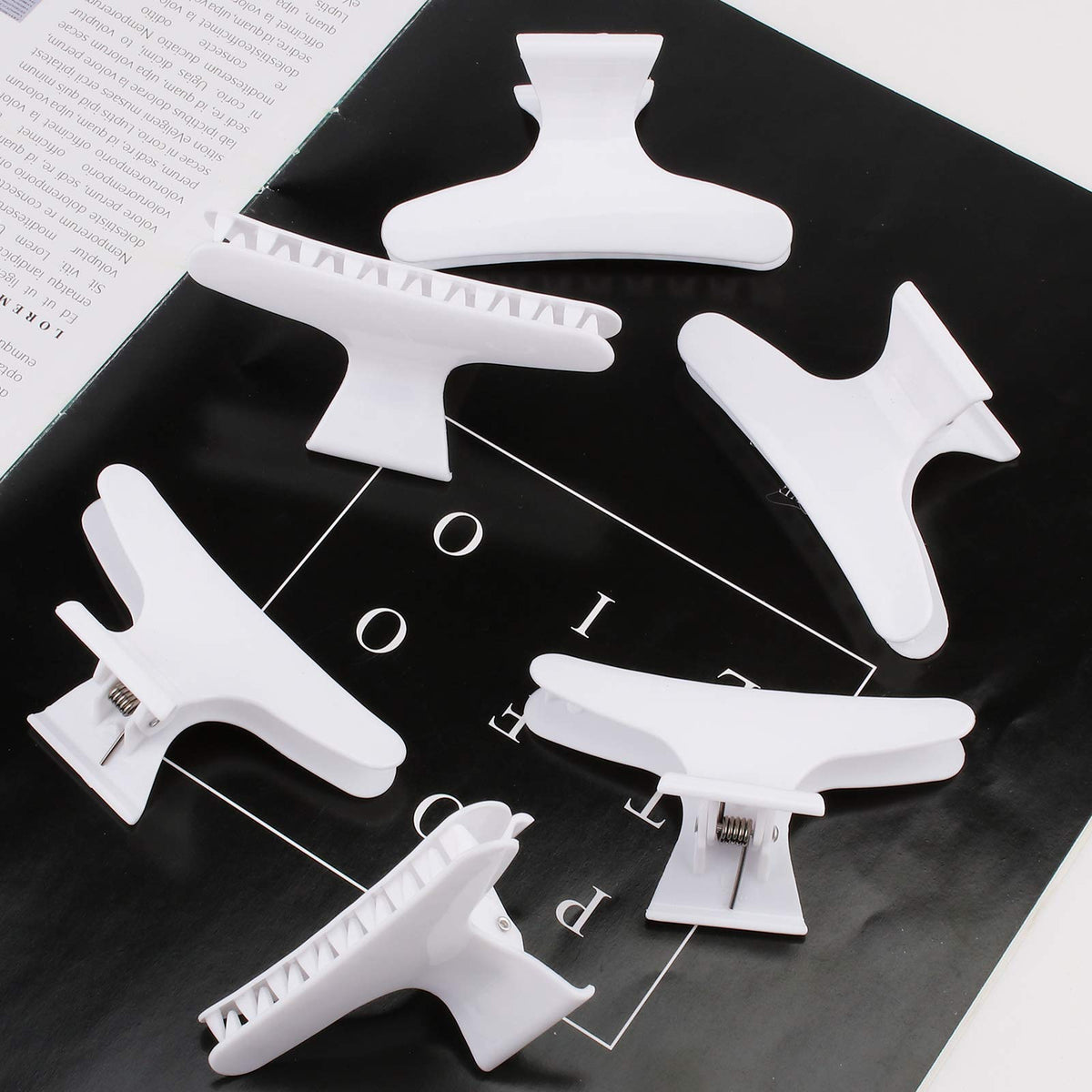 Clips à cheveux Ondder dans un panier d'accessoires de beauté