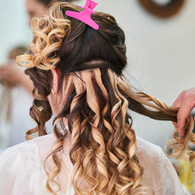 Clips à cheveux Ondder utilisés pour une coiffure