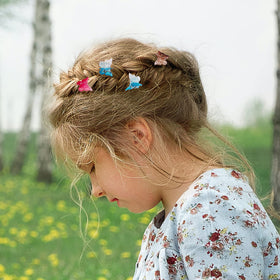 Clips à cheveux papillon avec ressort en métal, vue rapprochée