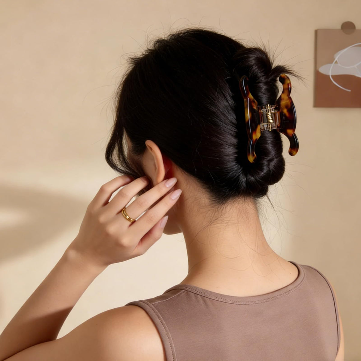 Clips à cheveux ROVLET en acétate blanc, mise en scène