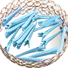 Clips en métal Bantoye sur une table de coiffure