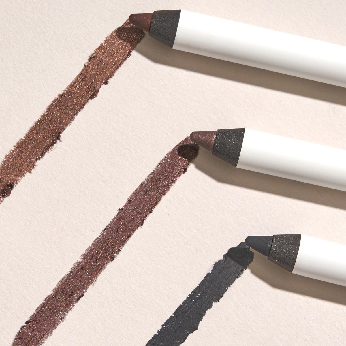 Close-up de l'eyeliner Julep sur une main