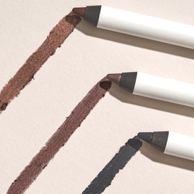 Close-up de l'eyeliner Julep sur une main