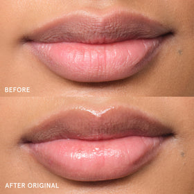 Close-up du Baume Dotcom Glossier et son emballage