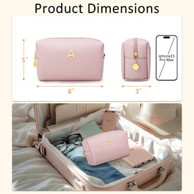 CLOUDWINGS trousse de maquillage sur fond neutre avec éléments de décoration