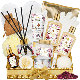 Coffret LILY ROY 17 pièces avec produits de soin dans un panier tressé