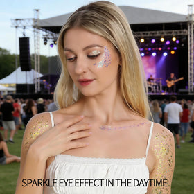Coiffure avec accents de paillettes Fandamei