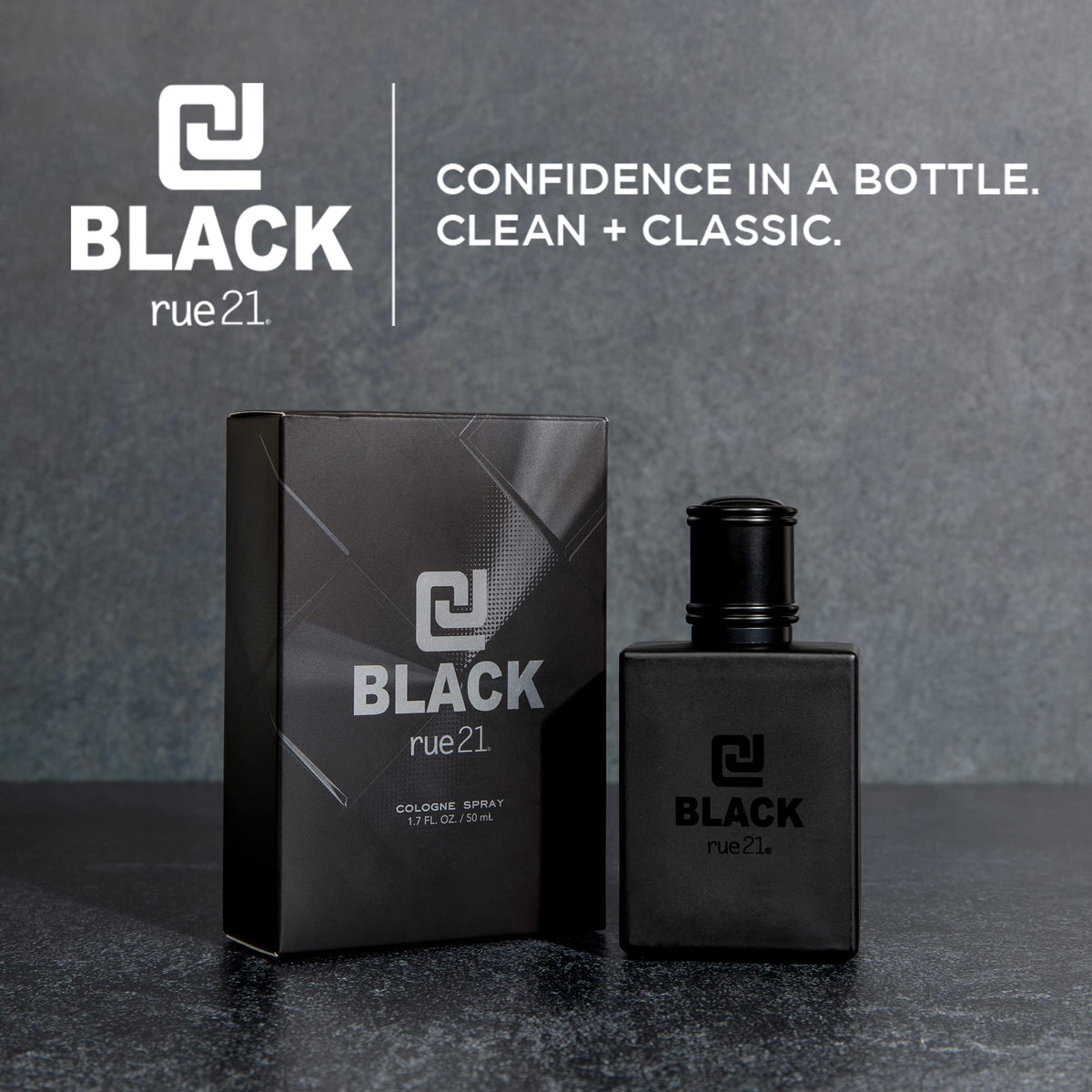 Cologne Rue 21 pour hommes, présentation sur une surface en bois