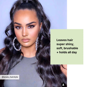 COLOR WOW Laque Souple 340g sur une coiffeuse avec miroir