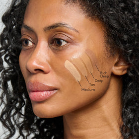Colorescience Total Protection Face Shield Flex SPF 50 en situation sur une table