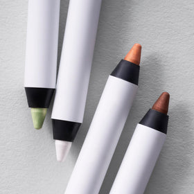 Comparaison de l'eyeliner Julep avec d'autres produits de maquillage