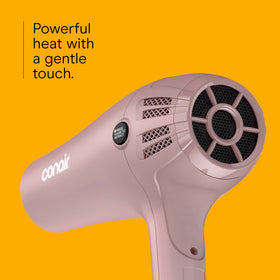 Conair Sèche-Cheveux 1875W en usage avec diffuseur