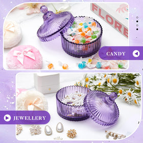 Conteneur en verre violet vu de côté avec puffs à l'intérieur