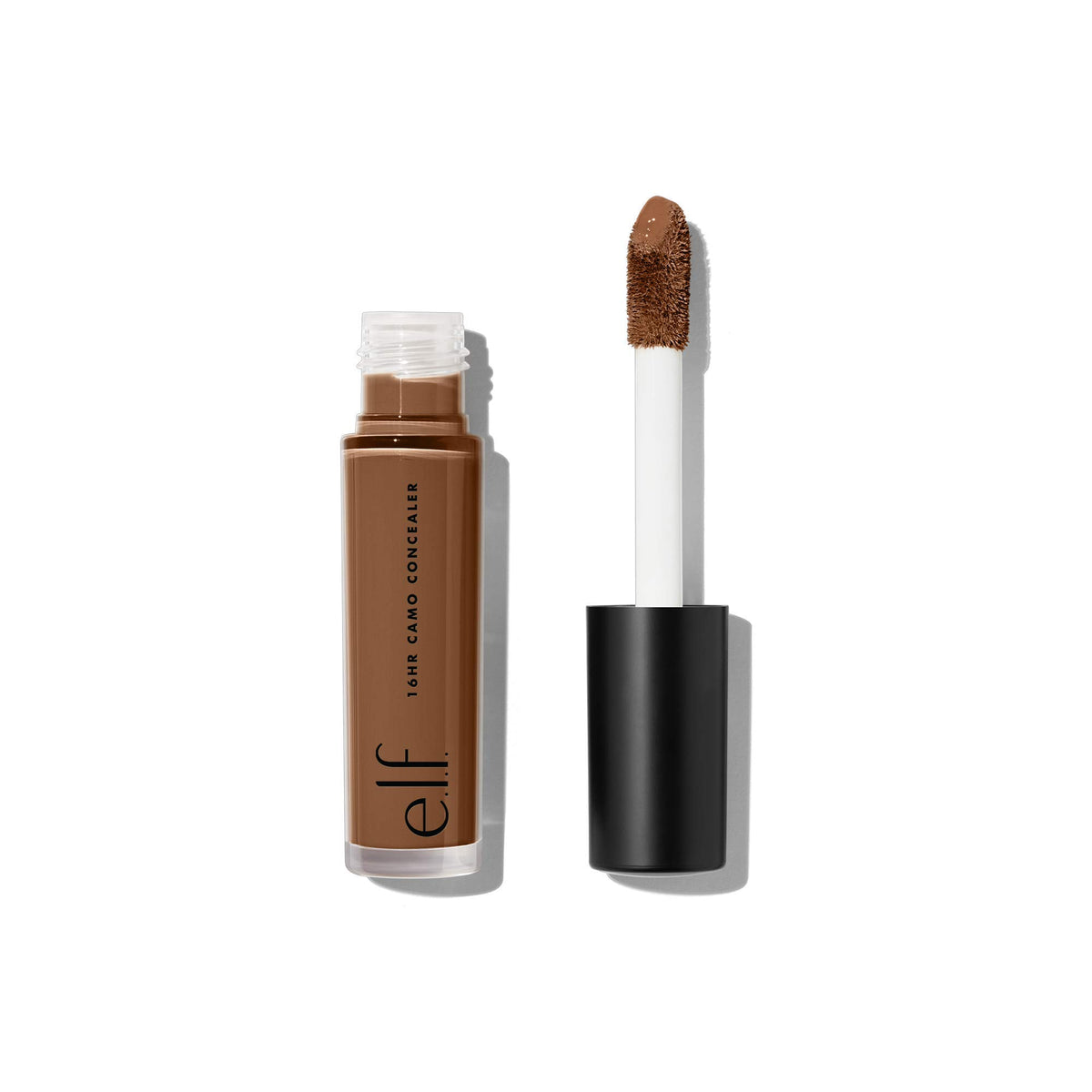 Correcteur e.l.f. 16HR Camo couleur Rich Cocoa, vue avant avec applicateur