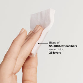 Coton à démaquiller Shiseido en utilisation sur le visage