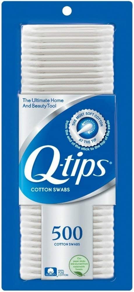 Cotons-tiges Q-tips montrant leur douceur et leur taille