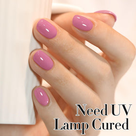 Couleur Milky Purple du vernis gel Double Rhythm sur un fond neutre