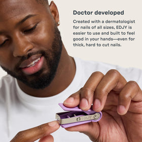 Coupe-Ongles EDJY en lilas sur un fond neutre