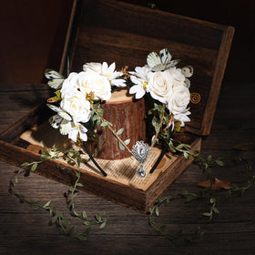 Couronne de fleurs blanche MOSTORY avec d'autres couronnes colorées
