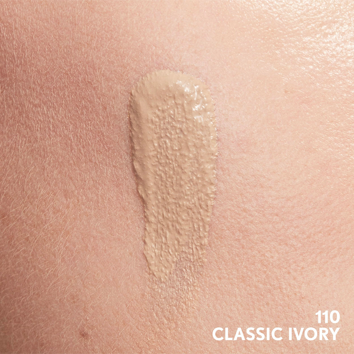 COVERGIRL Fond de Teint Invisible Clean application sur le visage