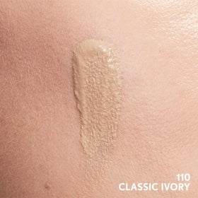 COVERGIRL Fond de Teint Invisible Clean application sur le visage