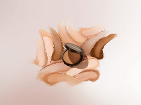 COVERGIRL Poudre Pressée Invisible détails de l'applicateur