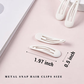 Cptots barrettes à cheveux blanches vue de près