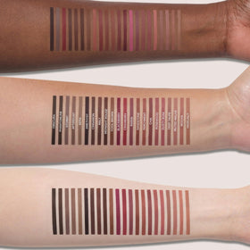 Crayon à lèvres Anastasia Beverly Hills en teinte coordonnée avec un rouge à lèvres