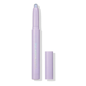 Crayon à paupières ColourPop Shadow Stix en utilisation sur le maquillage
