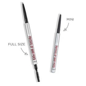 Crayon à sourcils Benefit 03 Medium dans sa trousse de maquillage