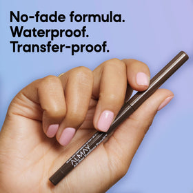 Crayon eyeliner Almay avec une main appliquant le produit