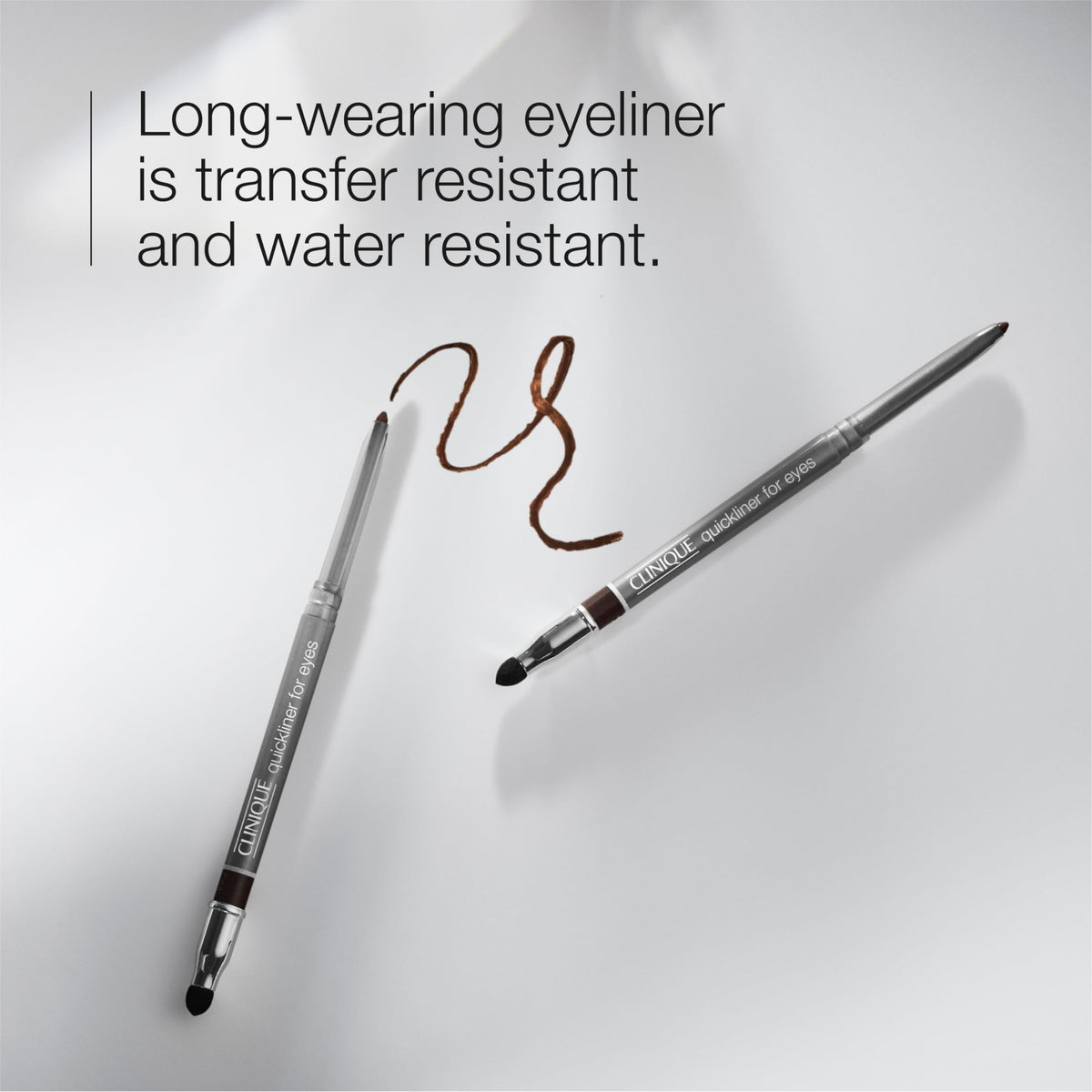 Crayon eyeliner Clinique Quickliner Pour Yeux en position verticale