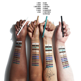 Crayon eyeliner NYX avec son bouchon dans un environnement de maquillage