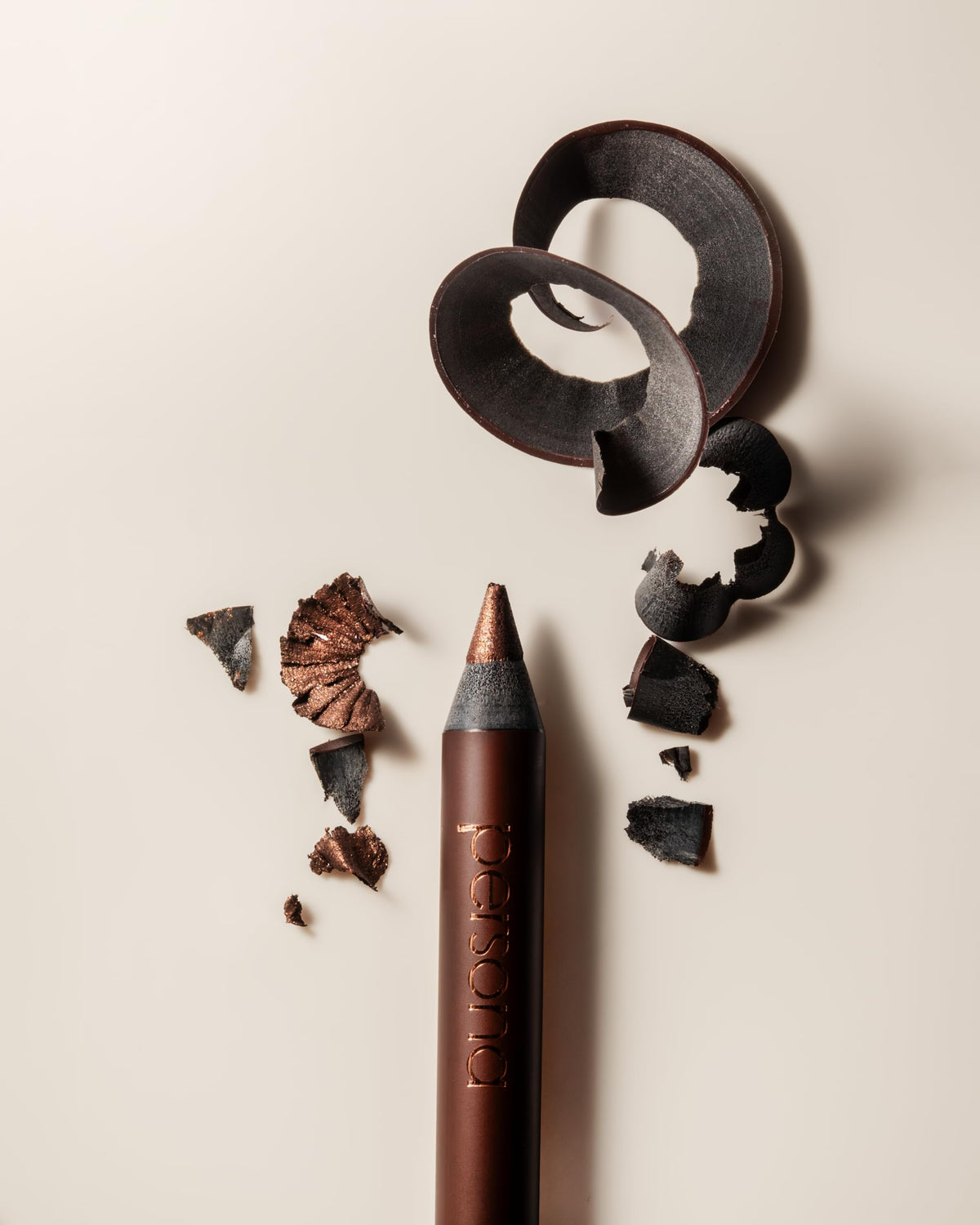 Crayon eyeliner PERSONA sur fond blanc