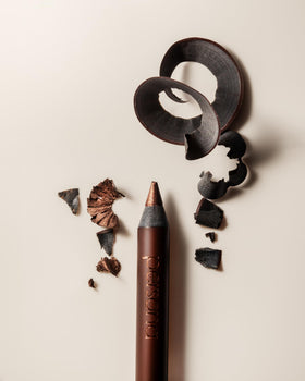 Crayon eyeliner PERSONA sur fond blanc