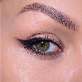 Crayon eyeliner Sandstone Scandinavia avec d'autres produits de beauté