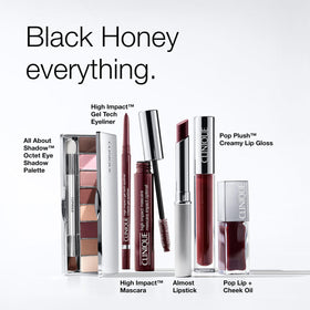 Crayon gel eyeliner Clinique avec accessoires de maquillage