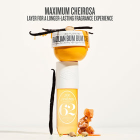 Crème Brésilienne Bum Bum à côté de produits de beauté