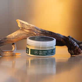 Crème de coiffage Tea Tree avec ambiance salon de coiffure