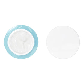 Crème de nuit e.l.f. sur une table de maquillage