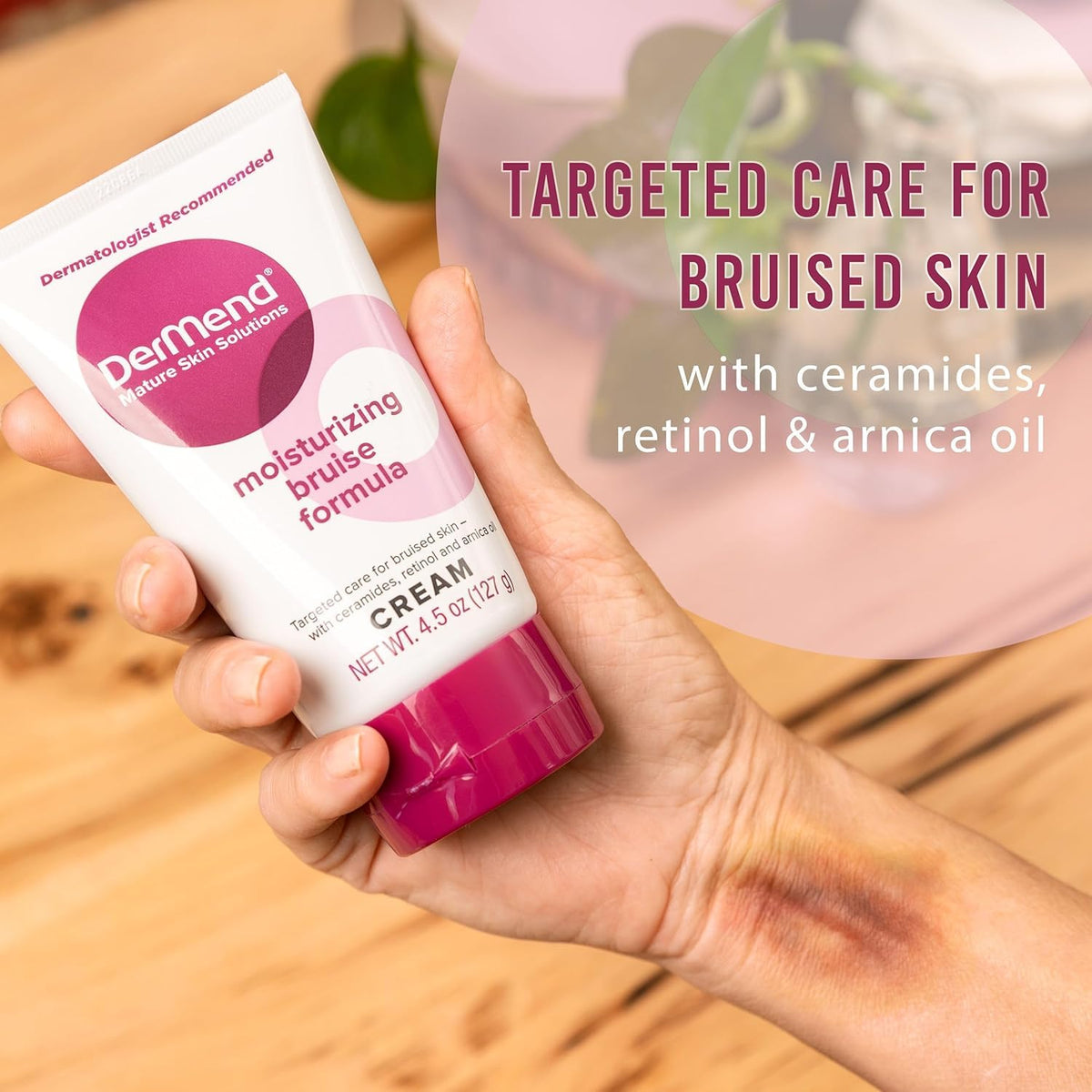Crème Dermend Arnica sur une main