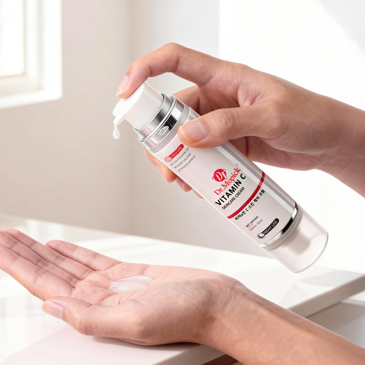 Crème éclaircissante DR.MOPICK avec ingrédients visibles