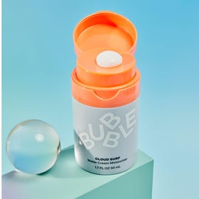 Crème Hydratante Cloud Surf sur une surface propre