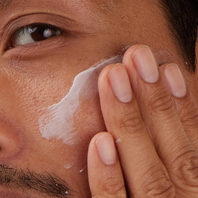 Crème hydratante Edgewell appliquée sur la peau