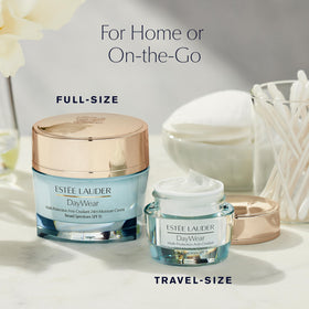Crème hydratante Estée Lauder avec les ingrédients listés