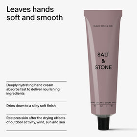 Crème pour les mains Salt & Stone dans un cadre de salle de bain