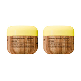 Crème Solaire Original SPF 50 Sun Bum, texture onctueuse sur le doigt